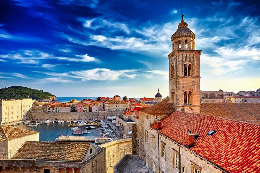 From Split & Trogir: Dubrovnik Guided Day Tour - Ston: a short stop with oysters