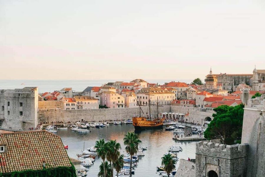 From Split/Trogir: Dubrovnik Guided Tour with a Stop in Ston - Entering Dubrovnik through the Stradun