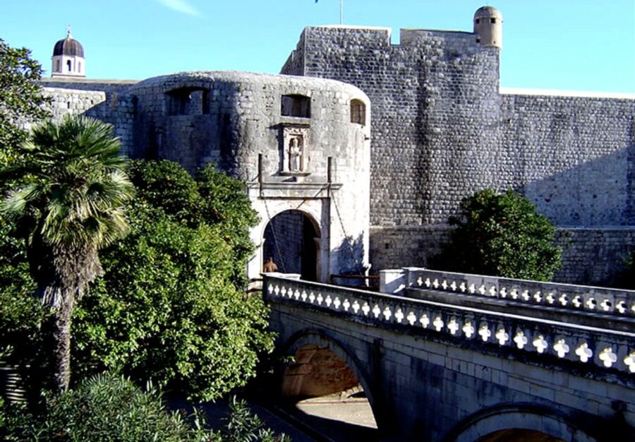 From Split/Trogir: Dubrovnik Guided Tour with a Stop in Ston - Four hours in Dubrovnik, used wisely