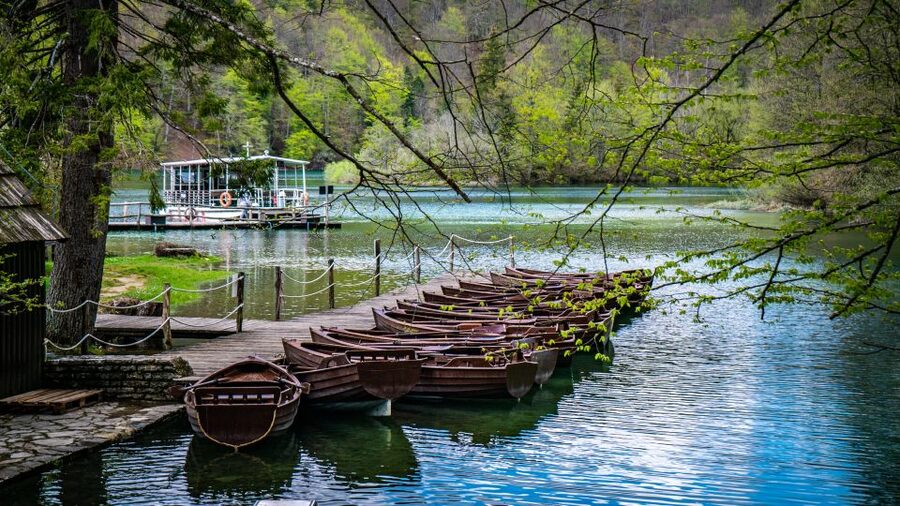 From Split/Trogir/Omiš: Plitvice Lakes Guided Group Tour - The boat cruise and panoramic train