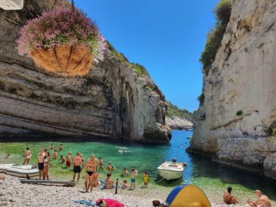 Speedboat tour – Vis, Biševo & Blue Cave (shared)