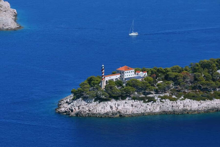 From Zadar/Bibinje: Kornati National Park Cruise with Lunch - Kornati National Park: white rock and clear water