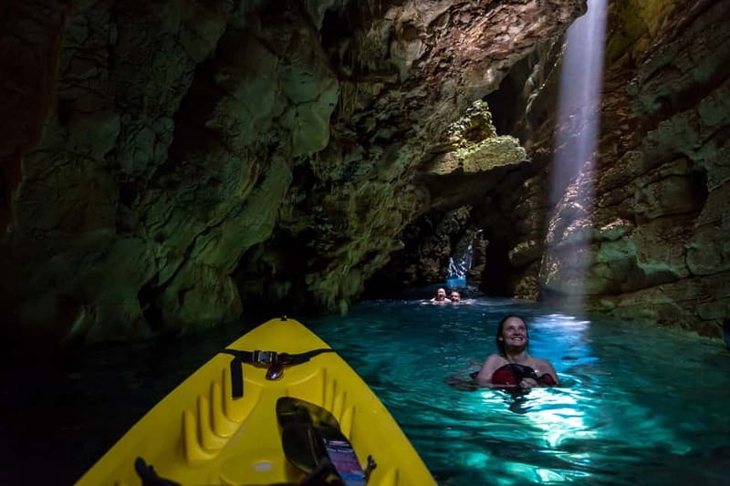 From Zadar: Full-Day kayak adventure in Dugi Otok - Paddling along cliffs and into sea caves