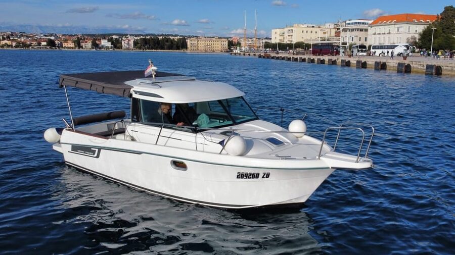 From Zadar: Half-day Boat Tour to the islands - Drinks, snorkeling gear, and the easygoing atmosphere