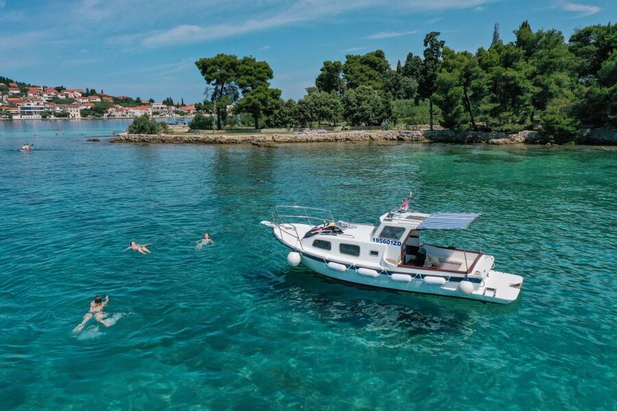 From Zadar: Private Boat Tour to Croatian Islands - Ošljak: clear water and a quiet first swim