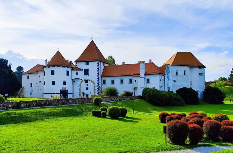 From Zagreb:Discover North Croatia, Museums, Castle and City - Krapina Neanderthal Museum: a strong opening stop