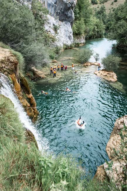 From Zagreb: Mrežnica kayaking & Rastoke village - day trip - The best way to handle food, water, and personal items