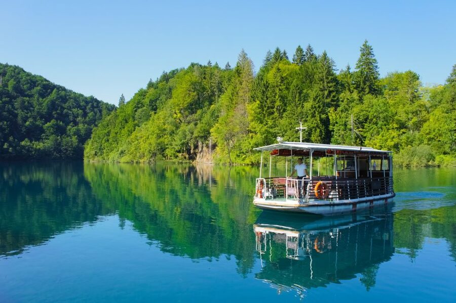 From Zagreb: Plitvice Lakes & Rastoke Private Tour - Food, air, and the natural setting