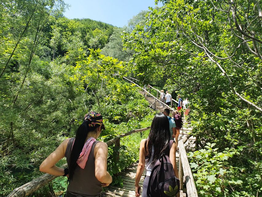 From Zagreb: Plitvice & Rastoke Guided Day Trip with Ticket - Weather, clothing, and seasonal planning