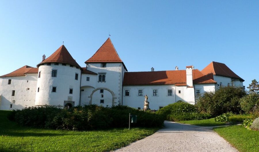 From Zagreb: Prehistoric and Medieval Croatia Tour - Varaždin for coffee, local snacks, and old streets