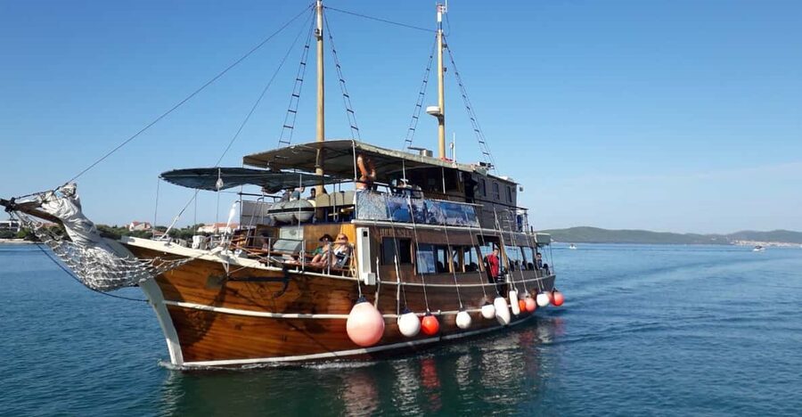 Full-day boat trip from Zadar and Sukošan to Kornati NP - The morning route past Ugljan and Pašman