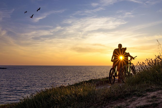 FUN E-BIKE RIDE at CAPE KAMENENJAK - A cold drink at Safari Bar
