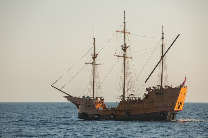 Game of Thrones Cruise And Walking Tour Karaka Dubrovnik - Sailing past King’s Landing from Gruž