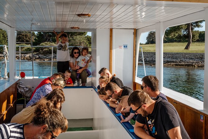 Glass boat tour Fažana with swimming stop - Who will enjoy this boat trip most?