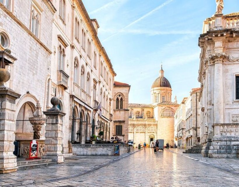Group tour: Dubrovnik Walking Tour (1h duration, 9:30am, 6pm - Why a guide helps in Dubrovnik’s Old Town