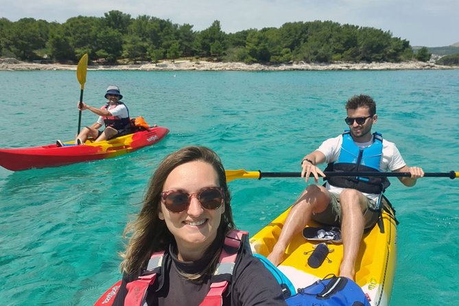 Guided kayaking tour to Pakleni islands - Paddling toward Mlini Beach