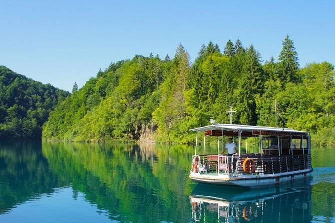 Guided transfer from Split to Zagreb with Plitvice Lakes stop - Changing buses at Plitvice