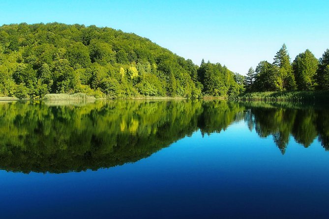 Guided transfer from Zagreb to Split with Plitvice Lakes stop - The included boat and electric train rides