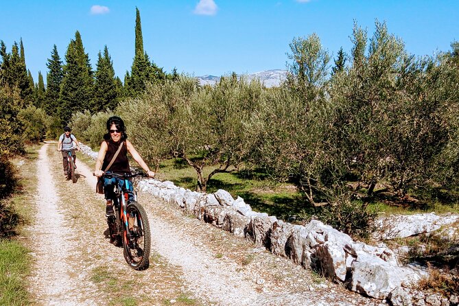 Half-Day Bike Tour in Lumbarda with Wine Tasting - Seeing more of Lumbarda on the return
