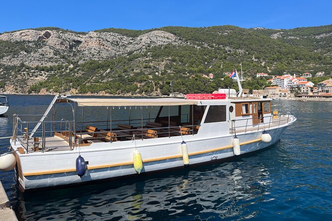 Half Day Private Group Boat Tour in Croatia - Plaža Lučišća and the Red Rocks