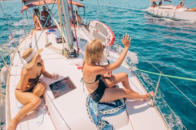 Half Day Sailing on a comfort yacht around Hvar and Pakleni islands- small group - What the small yacht feels like