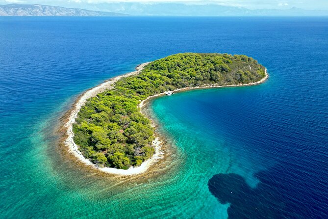 Half-day Speedboat Tour: Explore Hidden Gems of Hvar Island - From Makarska to Hvar by open-water speedboat