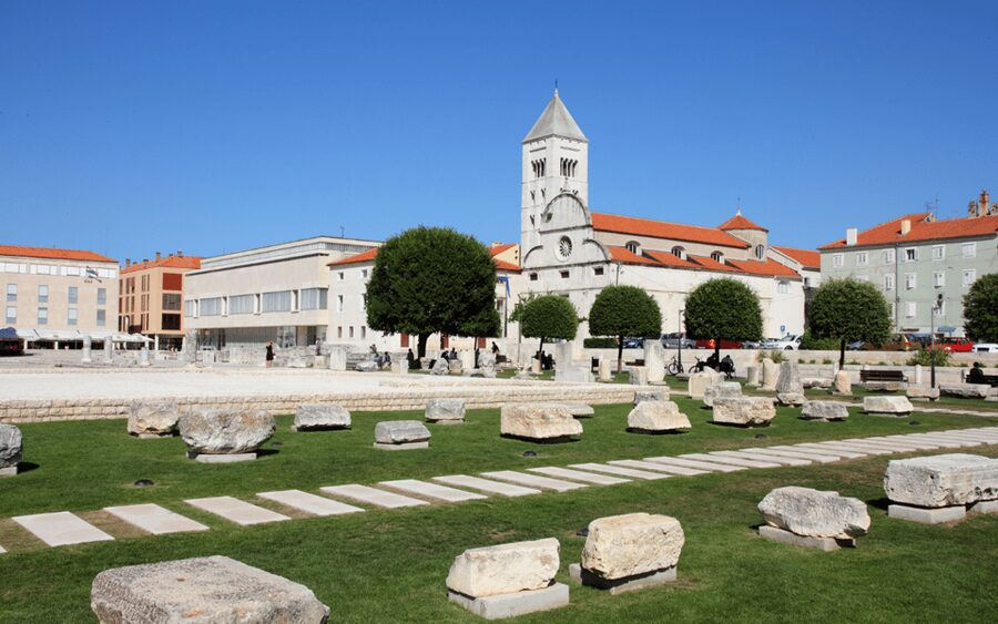 History Walking Group Tour in Old Center of Zadar - Meeting at Five Wells Square