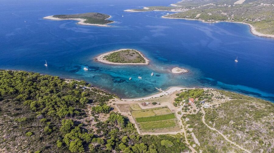 Hvar: Blue Cave, Green Cave & Stiniva Beach Speed Boat Tour - What the boat setup includes, and what it does not