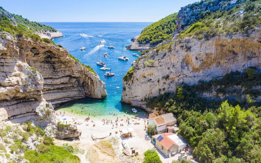 Hvar:Blue & Grenn Cave and Vis Island Private Speedboat Tour - Lunch on Vis Island
