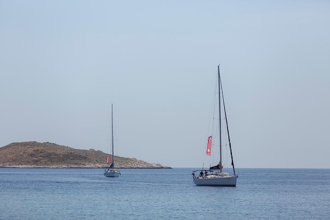 Hvar - Full Day Sail on a yacht - friendly skipper- small group - lunch optional - Notos restaurant in Milna