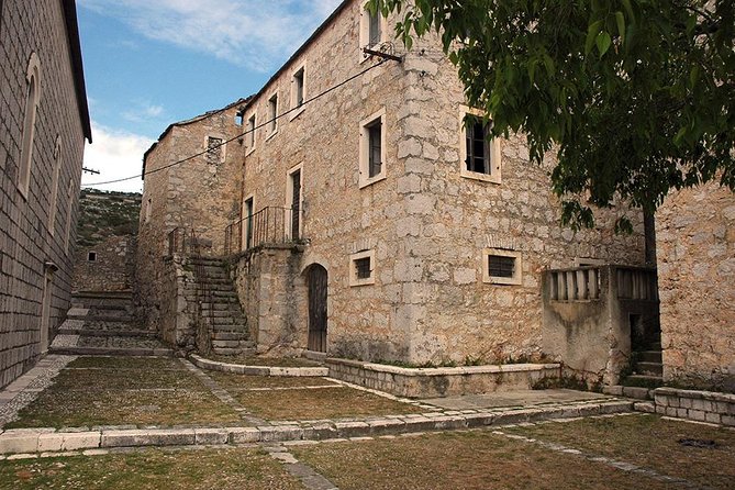Hvar Lavender Tour - Velo Grablje and the story of old Hvar