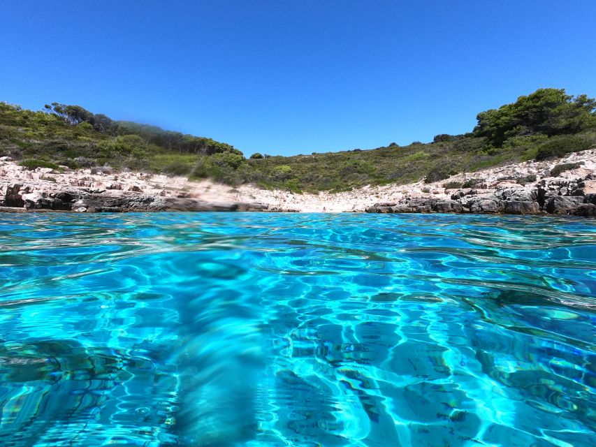 Hvar: Private Sailing Boat Trip with Swimming and Snorkeling - Booking details and practical planning