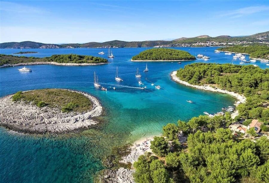Hvar: Private Sailing Boat Trip with Swimming and Snorkeling - Sailing among Perna, Palmizana, Jerolim, and Tarsce