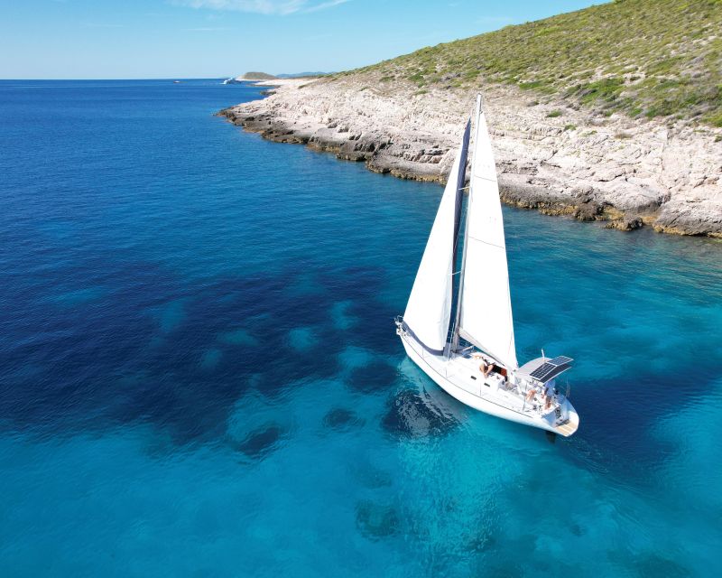 Hvar: Private Sailing Boat Trip with Swimming and Snorkeling - Comfort on board, from shade to a cold drink