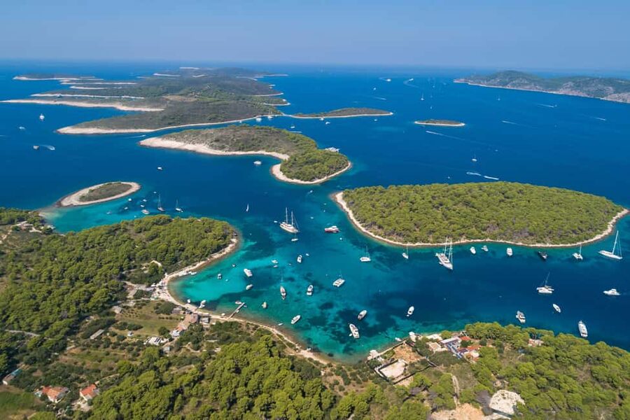 Hvar: Sunset and Pakleni Islands with a Speed Boat - What the guides add to the experience