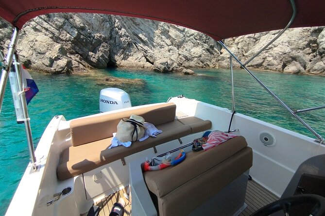 Islands & Caves Private Tour with pickup, drinks & fuel included - Sipan and the choice between village or bay