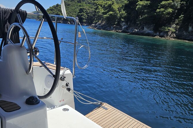 Islands Tour on Luxurious Jeanneau Sun Odyssey - Sunj Beach: the day’s sandy stop