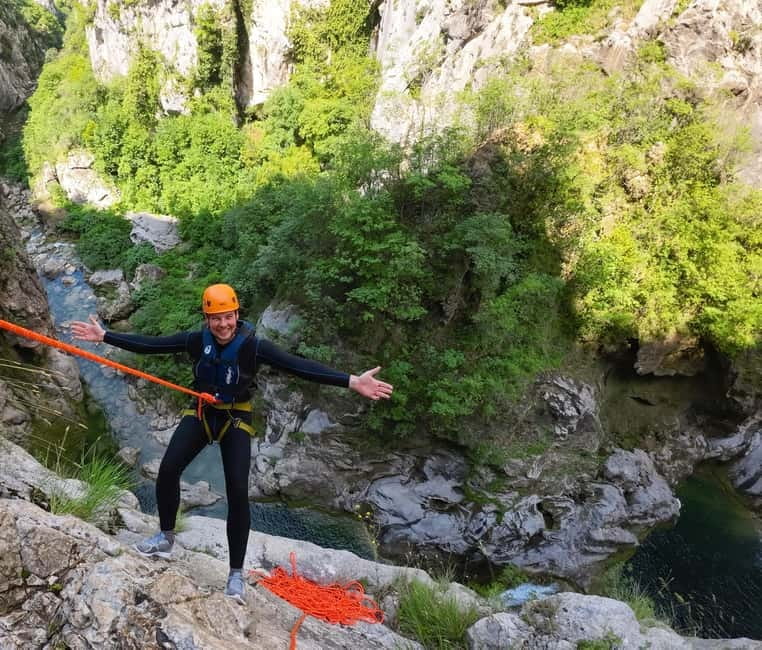 Iz Omisa/Zadvarija: Extremni Canyoning na rijeci Cetini - From Omiš to Zadvarje, with the coast behind you