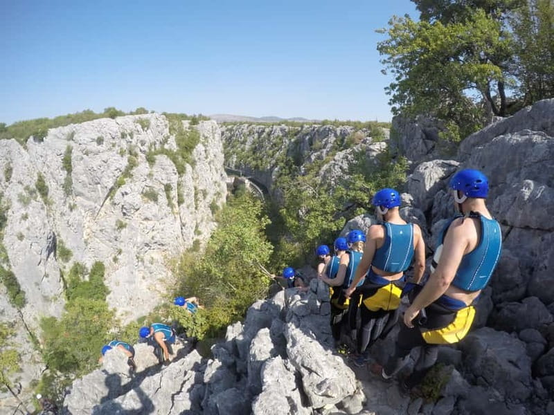 Iz Omisa/Zadvarija: Extremni Canyoning na rijeci Cetini - Gubavica waterfall and the cave beside it