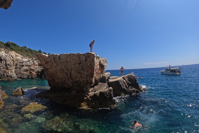 Kamenjak Nature Park: Kayak Tour with Snorkeling & Cave Exploring - Starting in Premantura with the right expectations