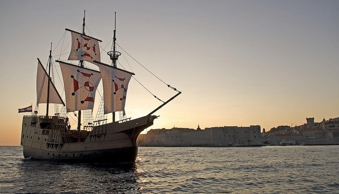 Karaka - The Best Dubrovnik Sunset Cruise (adults only) - Dubrovnik’s walls from the sea