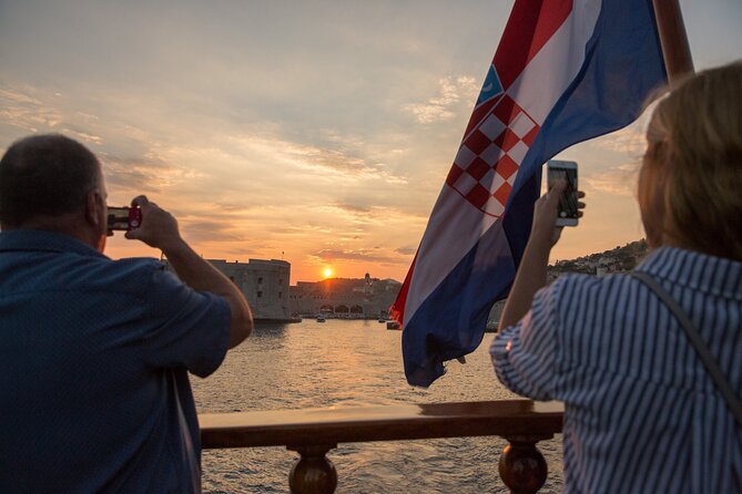Karaka - The Best Dubrovnik Sunset Cruise (adults only) - The onboard drinks and atmosphere