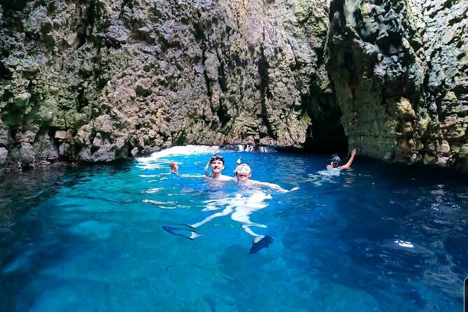 Kayak tour with cave experience - Getting out of the kayak at the cave
