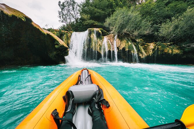 Kayaking Mrežnica river - The five-kilometer route: waterfalls, drops, and calm water