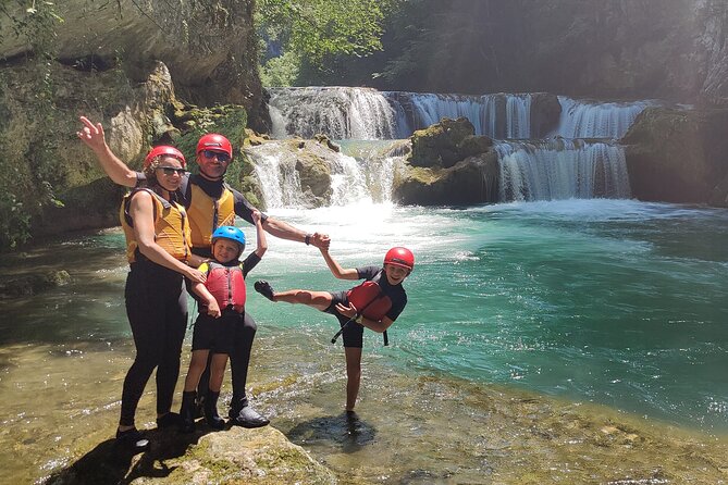 Kayaking Mreznica Waterfalls close to Plitvice Lakes - Getting started at Primišlje