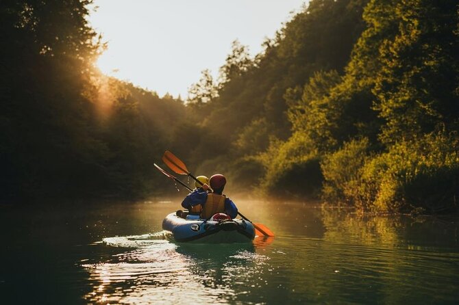Kayaking Mreznica Waterfalls close to Plitvice Lakes - Paddling over the Mrežnica waterfalls