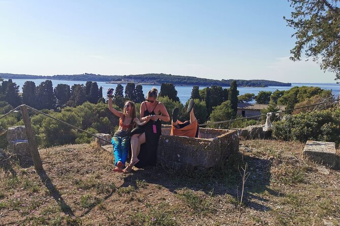 Kayaking to Island Saint Jerolim with snorkeling activitie - Beer, figs, and a welcome break
