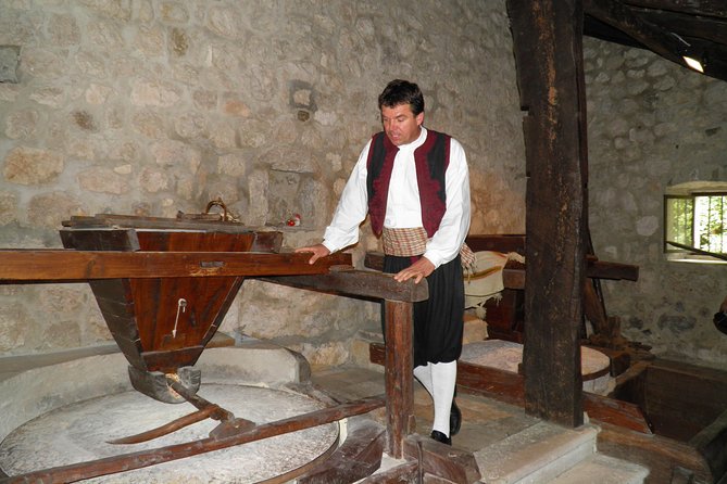 Konavle Valley Wine Tour from Dubrovnik with Train Ride and Wine Tasting - Pišta family estate and the rustic snack