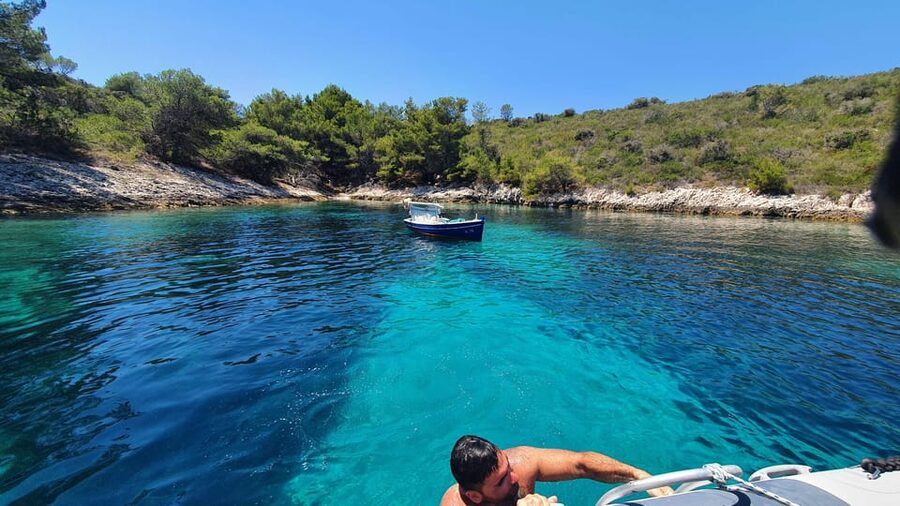 Korčula Snorkeling&Swimming, Shipwreck & More, Private Tour - Cliff jumping for groups that want more action
