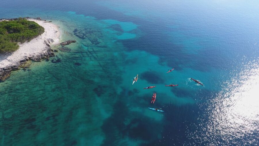 Lumbarda: Half-Day Kayaking and History with Wine delight - Paddling the islands in front of Lumbarda